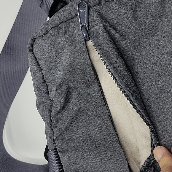 The North Face Never Stop Crossbody Bag Gray Used - Picture 5 of 6